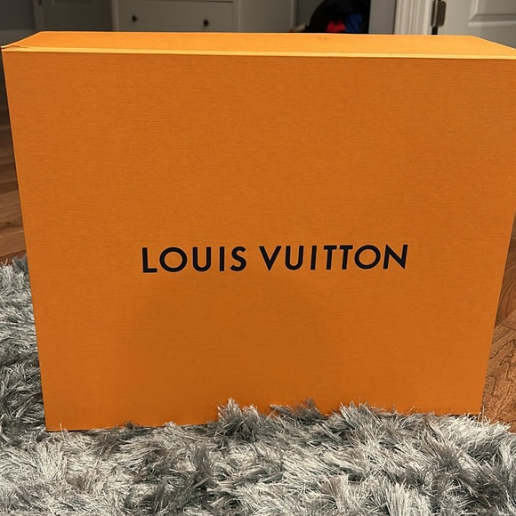 EUC Louis Vuitton ON THE GO GM BLACK travel bag - Picture 14 of 16